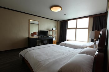 mountains and ocean sports hotel