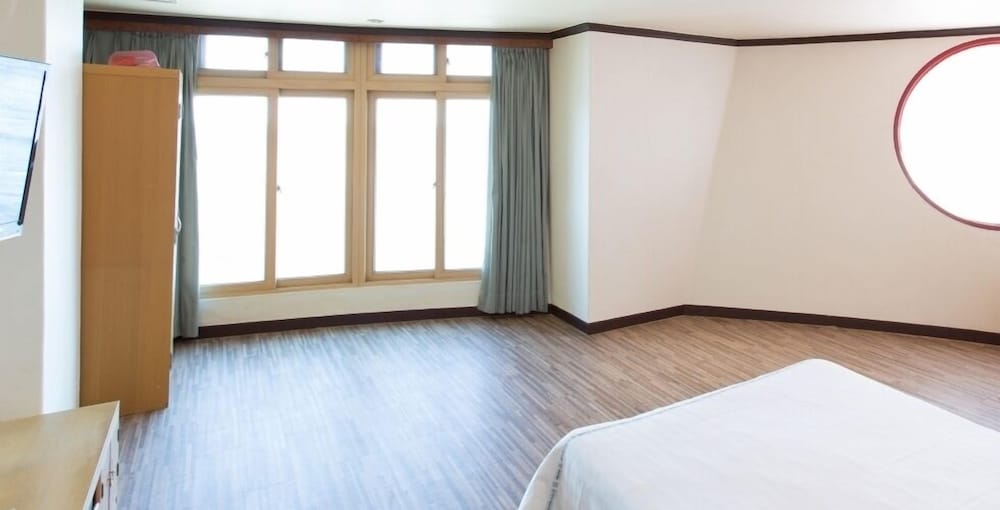 mountains and ocean sports hotel