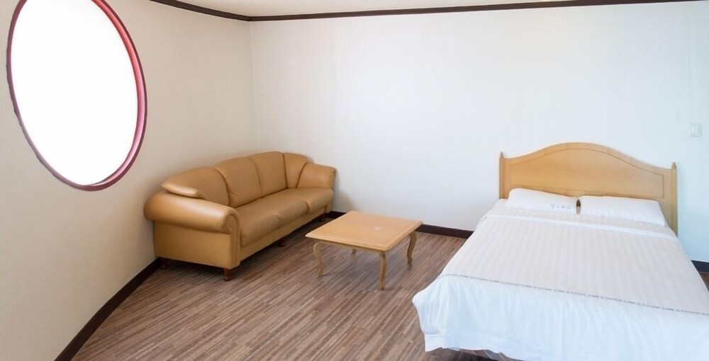 mountains and ocean sports hotel