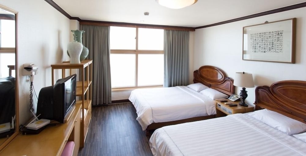 mountains and ocean sports hotel