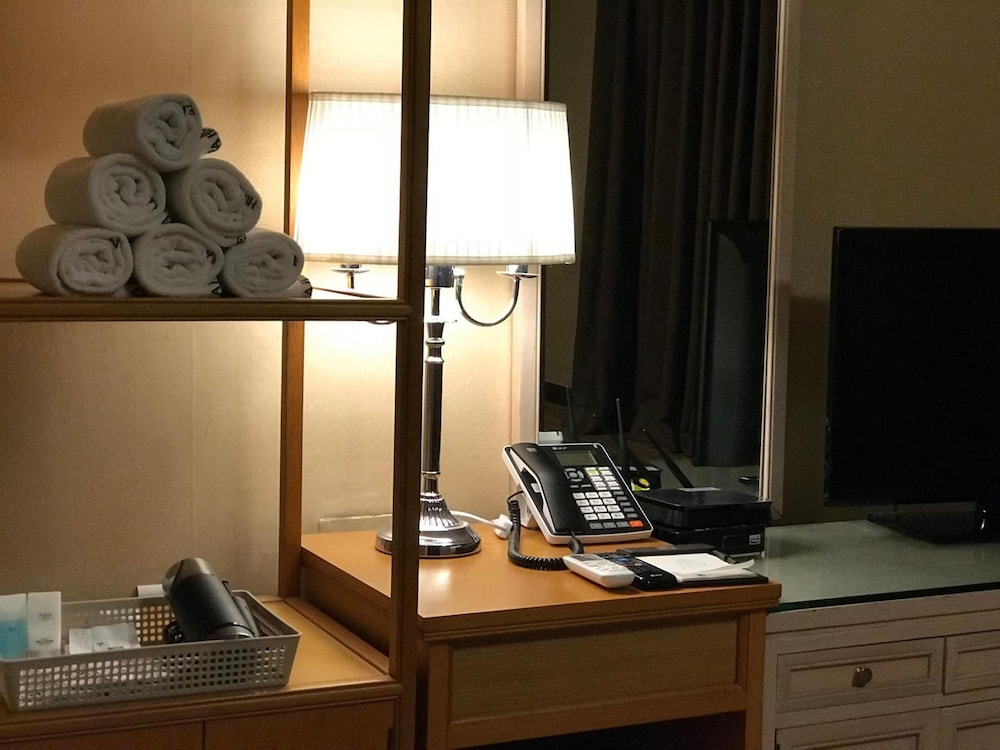 mountains and ocean sports hotel