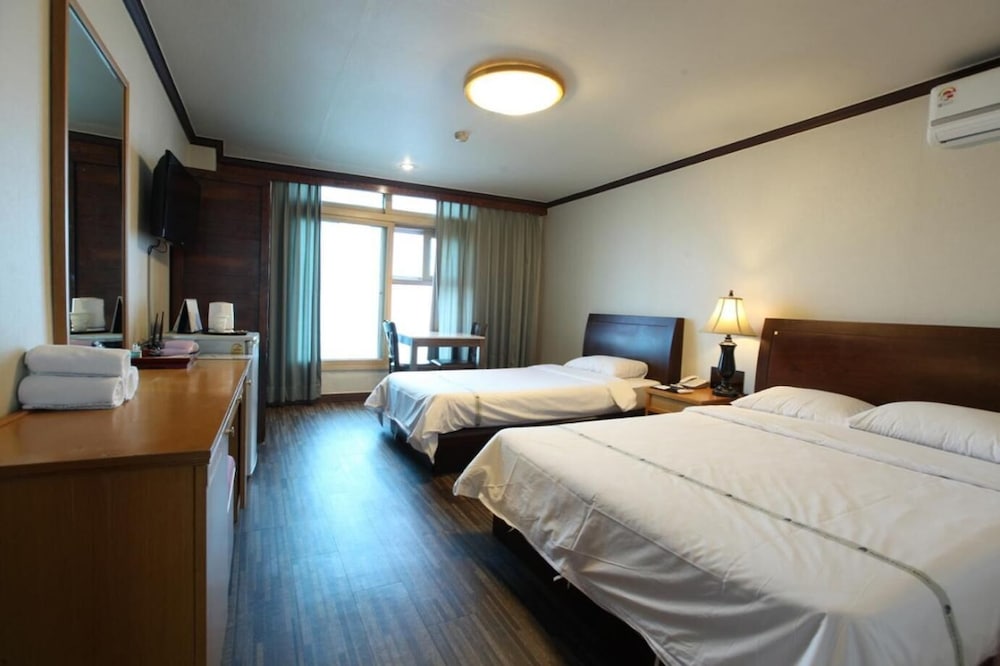 mountains and ocean sports hotel