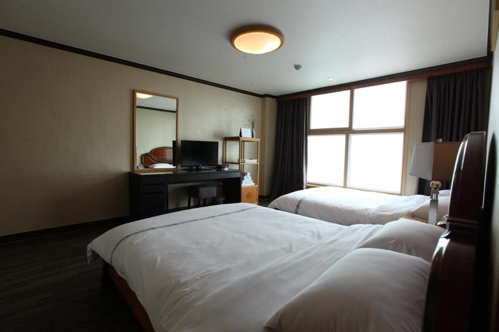 mountains and ocean sports hotel
