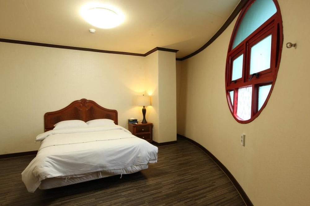 mountains and ocean sports hotel