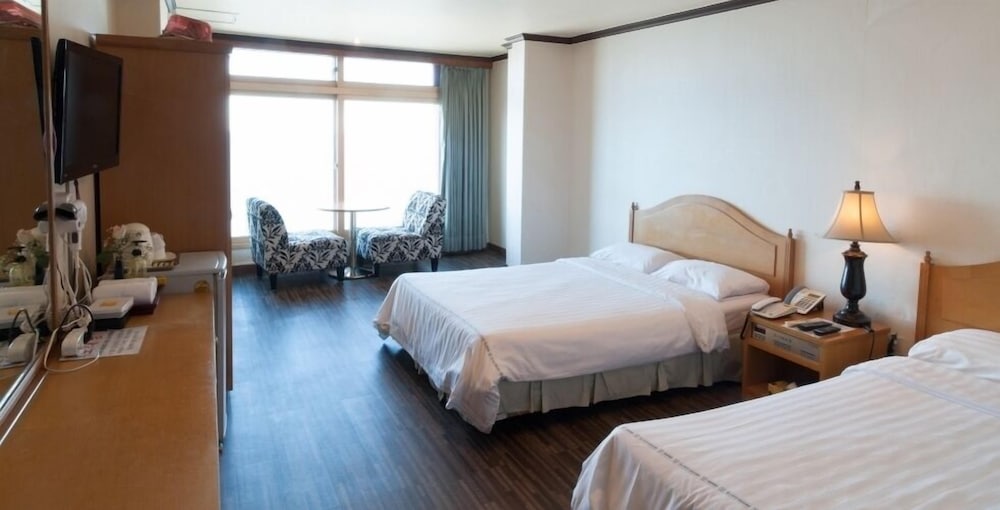 mountains and ocean sports hotel