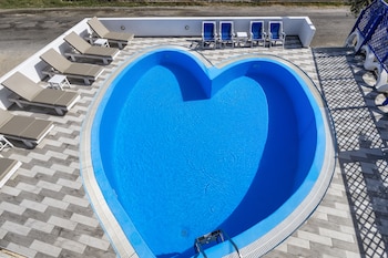 honeymoon beach hotel