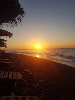 honeymoon beach hotel