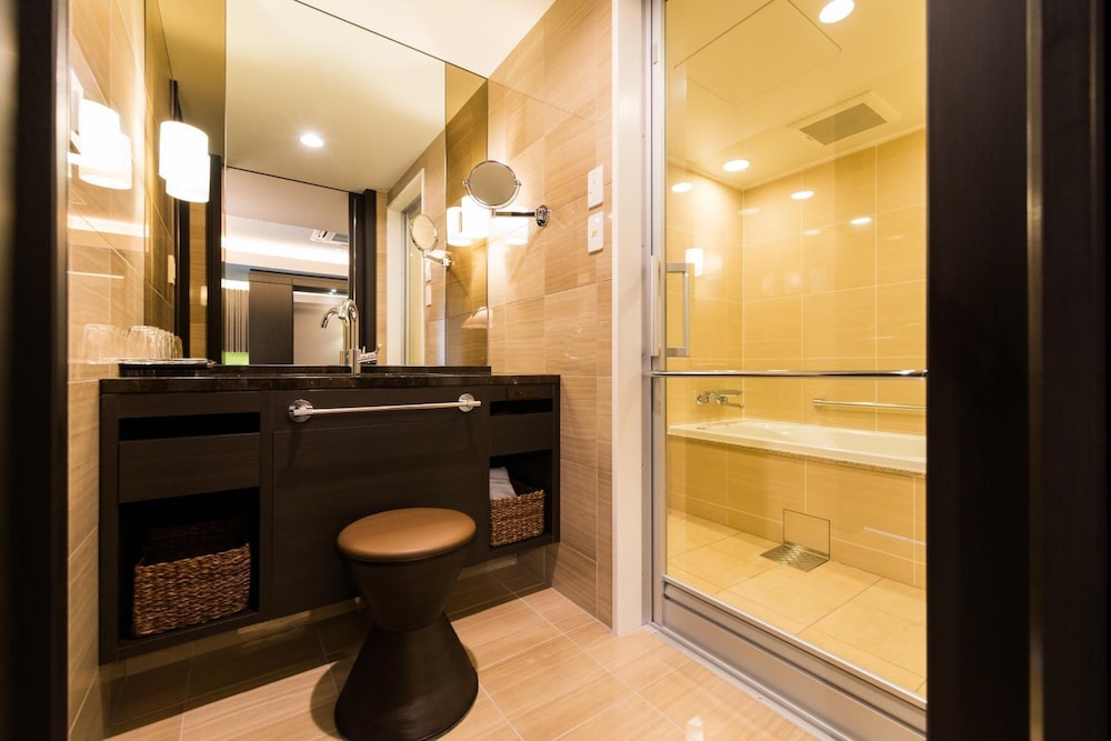 super hotel premier tokyo eki yaesu chuo guchi