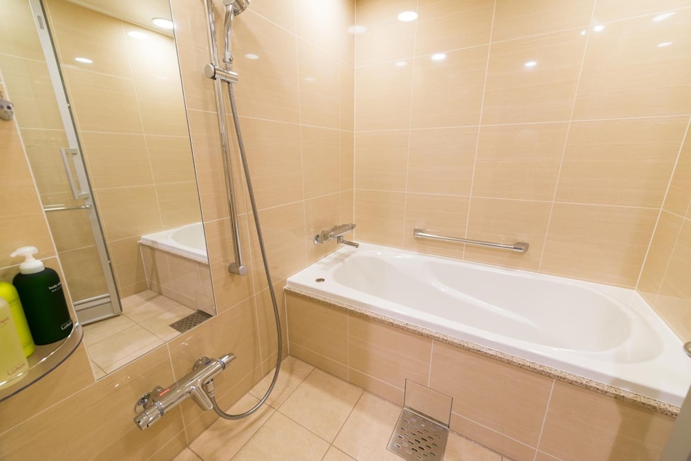 super hotel premier tokyo eki yaesu chuo guchi