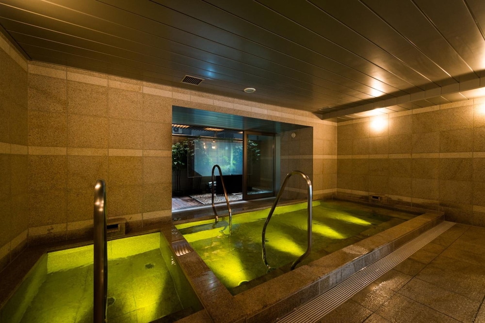 super hotel premier tokyo eki yaesu chuo guchi