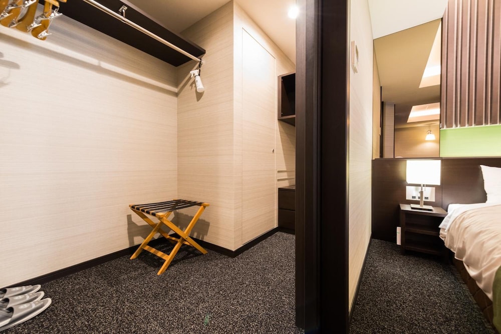 super hotel premier tokyo eki yaesu chuo guchi