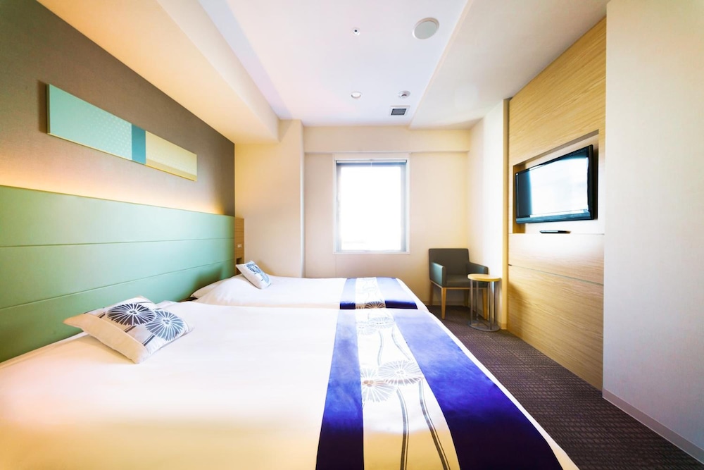 super hotel premier tokyo eki yaesu chuo guchi