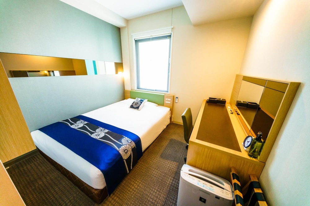 super hotel premier tokyo eki yaesu chuo guchi