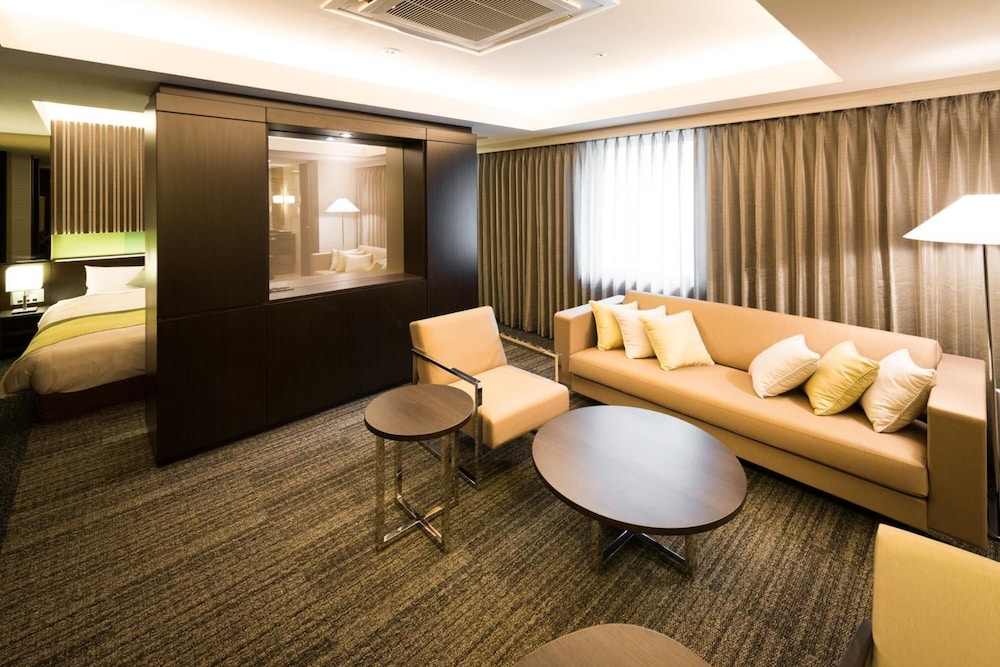 super hotel premier tokyo eki yaesu chuo guchi