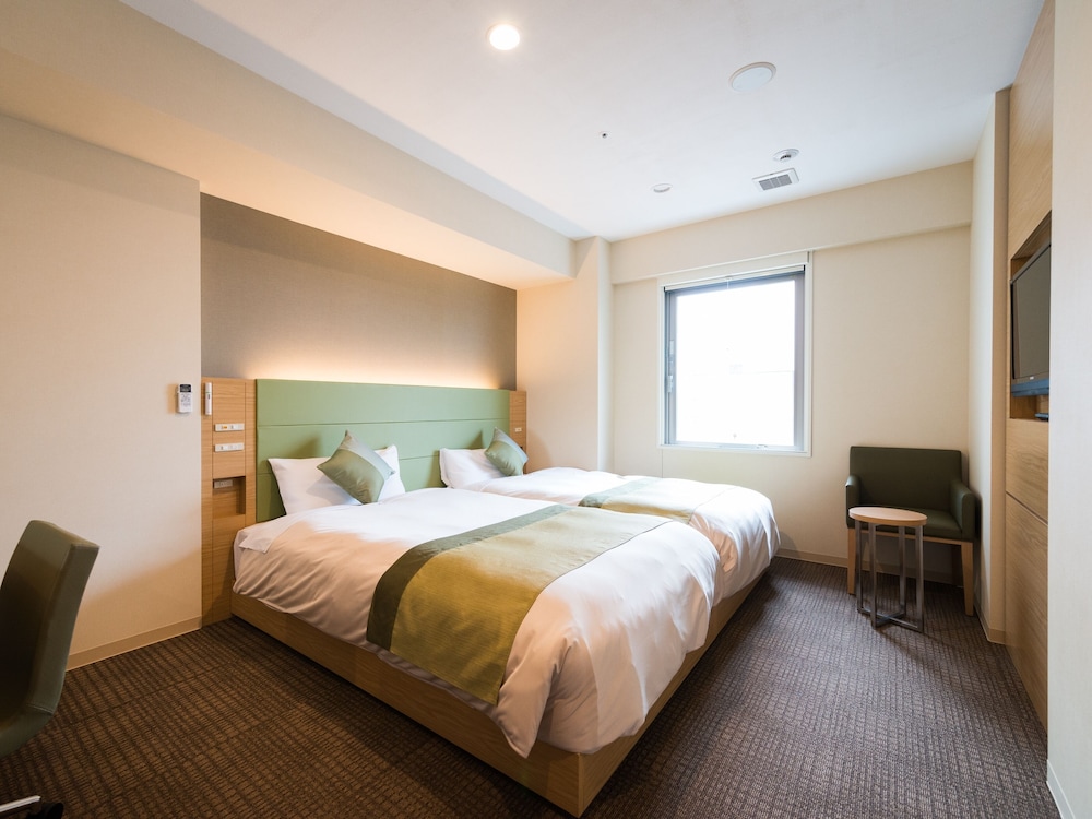 super hotel premier tokyo eki yaesu chuo guchi