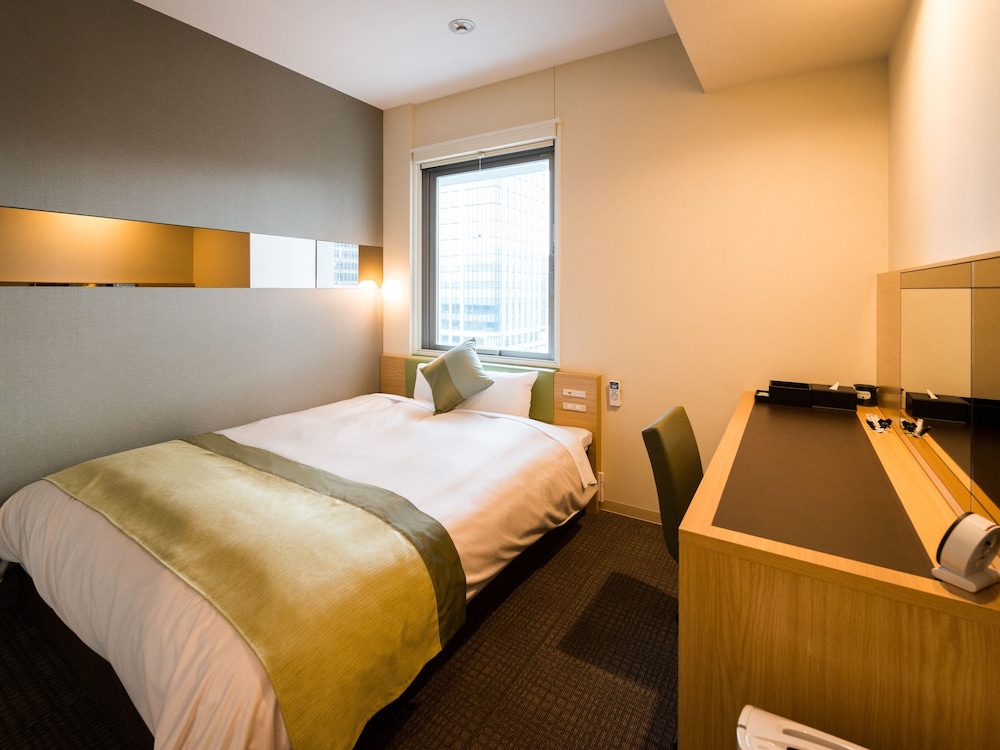 super hotel premier tokyo eki yaesu chuo guchi