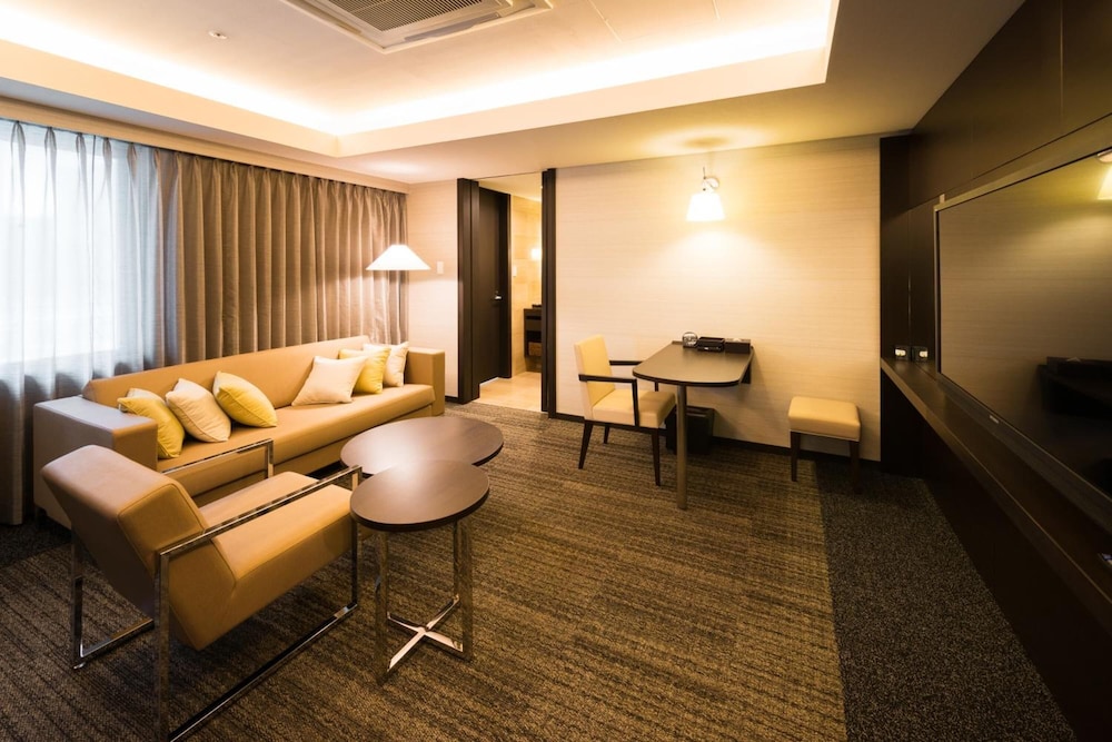 super hotel premier tokyo eki yaesu chuo guchi