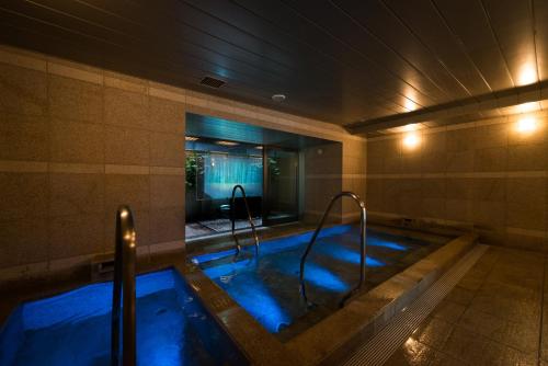 super hotel premier tokyo eki yaesu chuo guchi