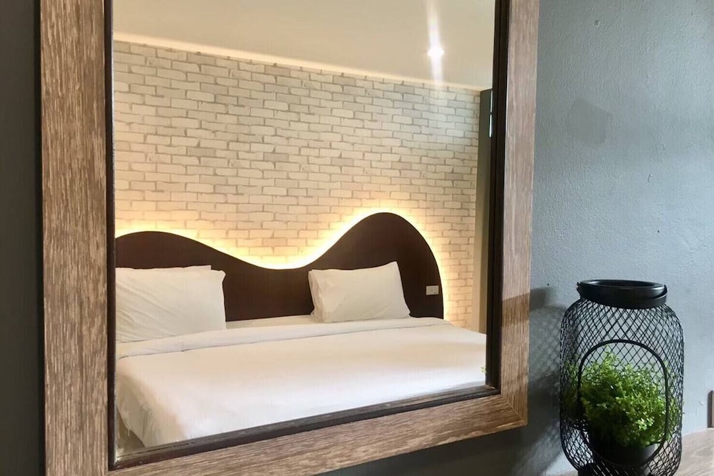 ton aor place hotel ratchada