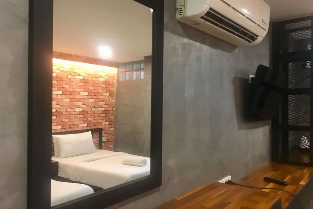 ton aor place hotel ratchada