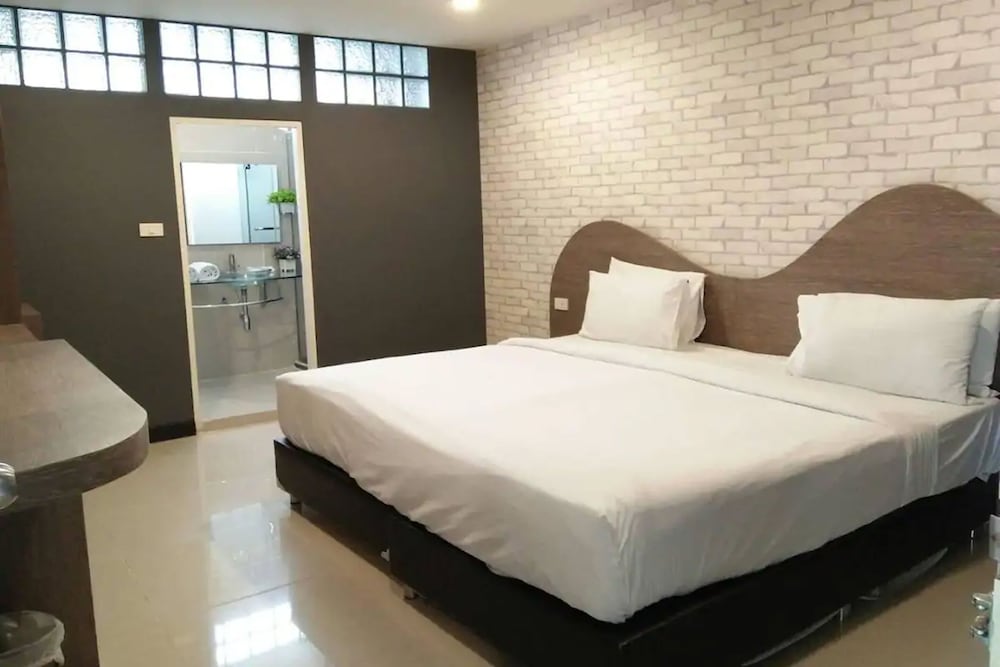 ton aor place hotel ratchada