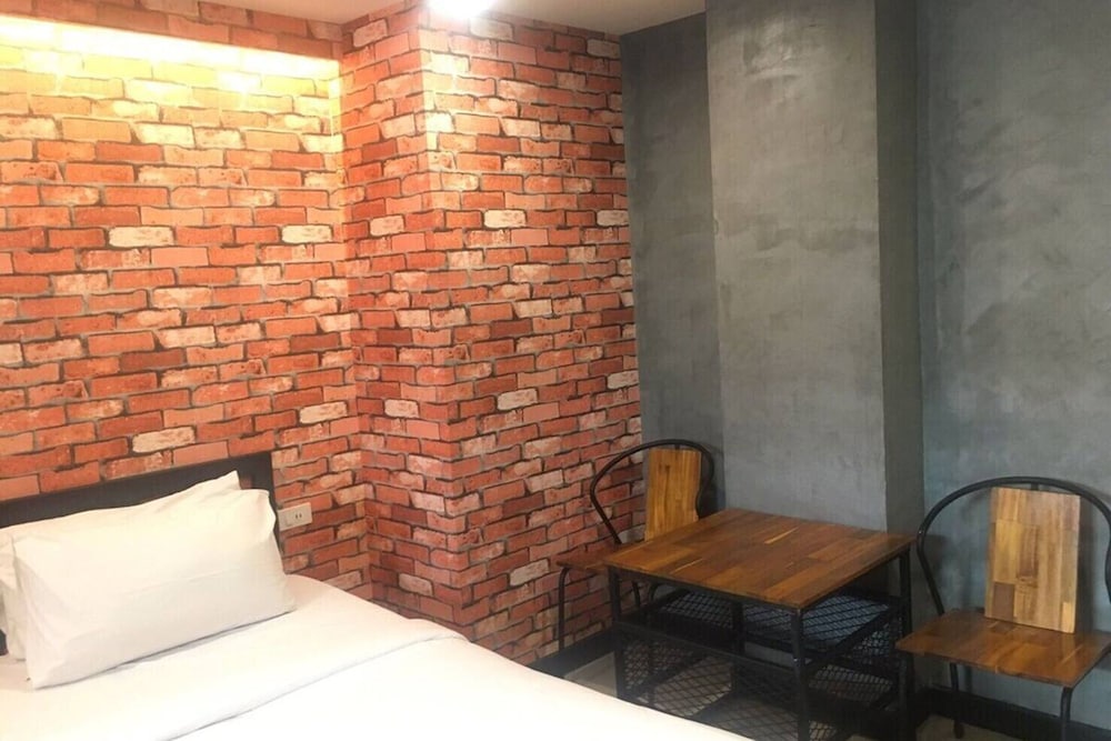 ton aor place hotel ratchada