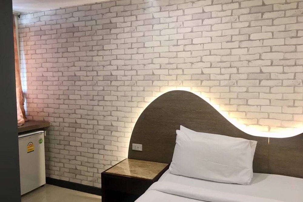 ton aor place hotel ratchada