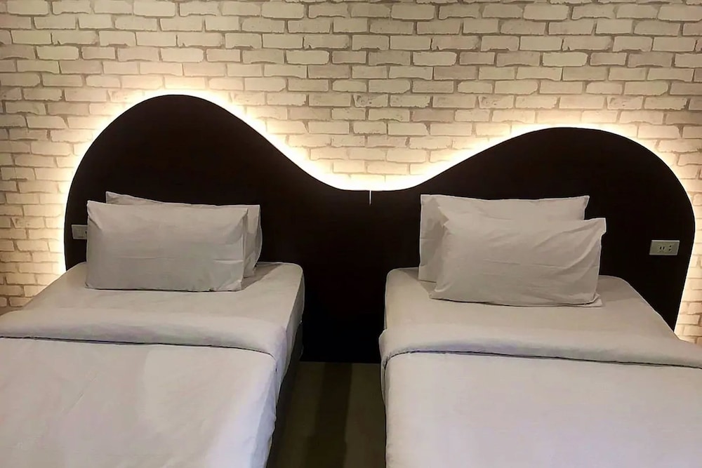 ton aor place hotel ratchada