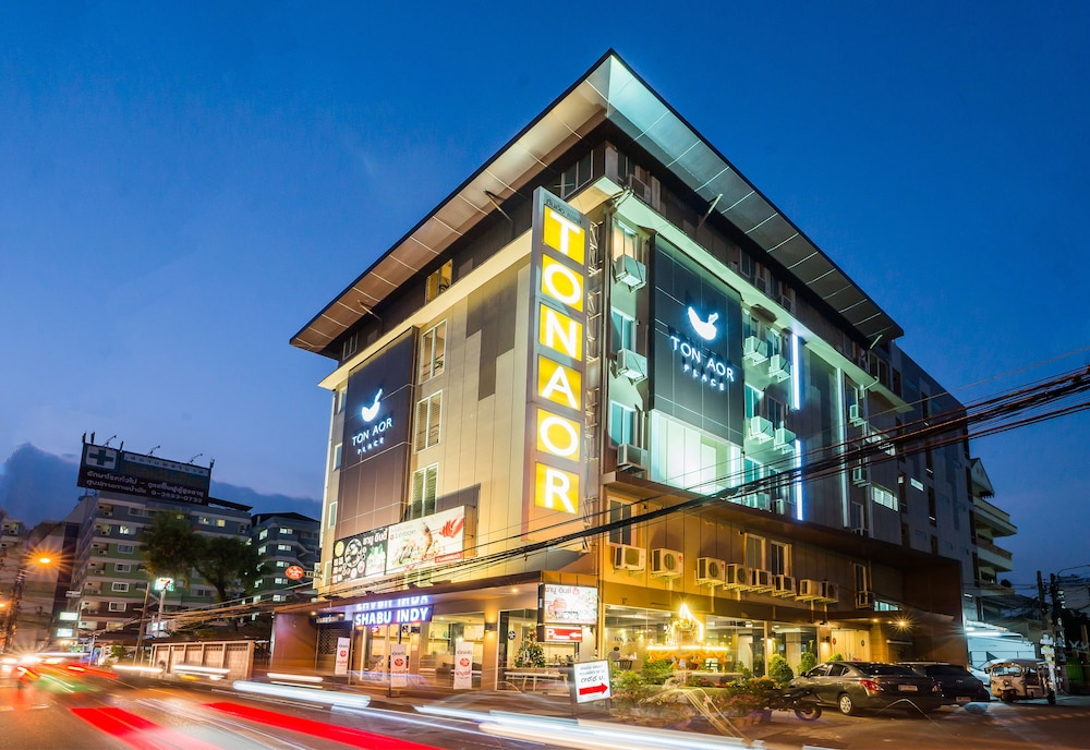 ton aor place hotel ratchada