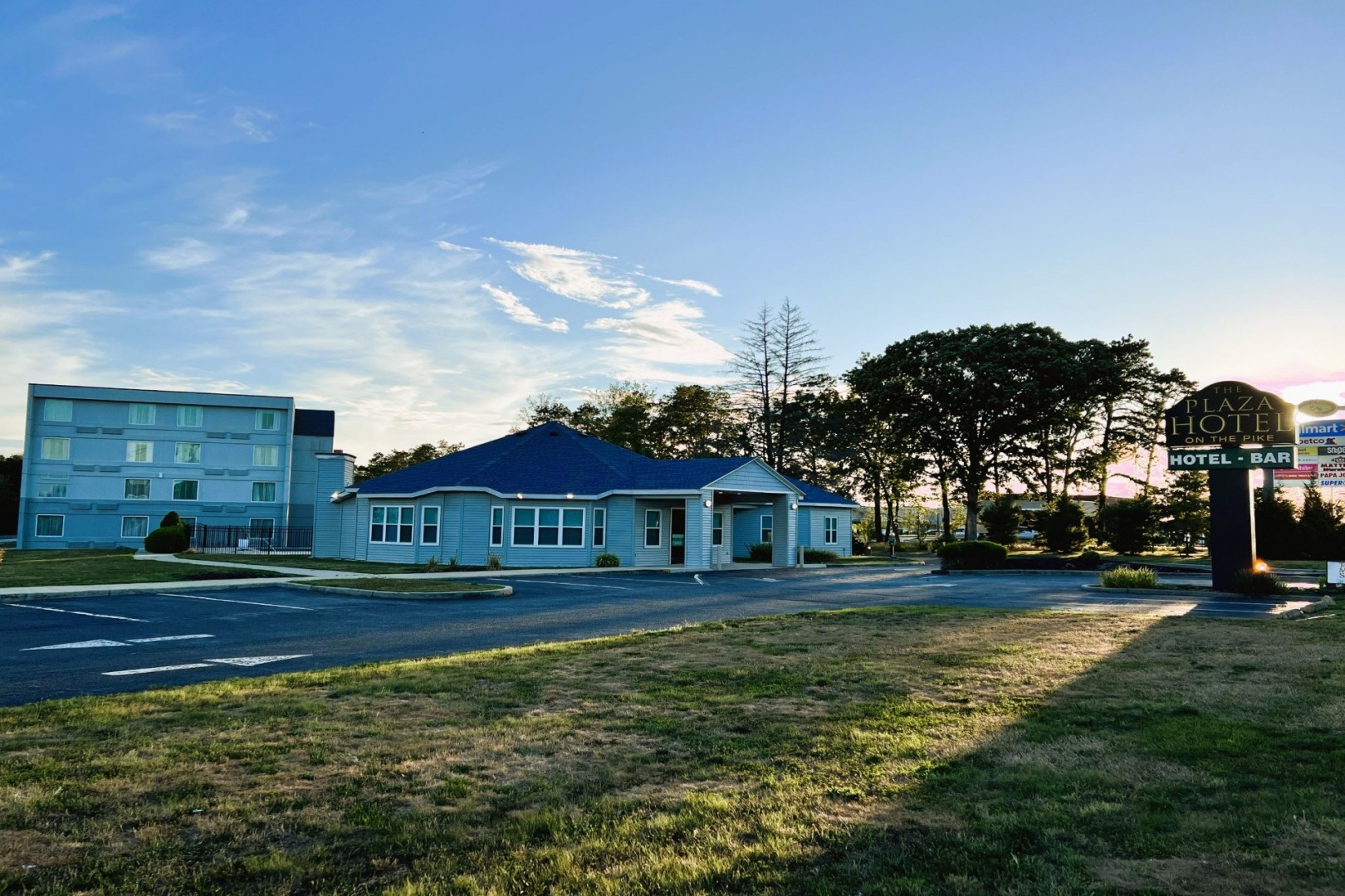 the plaza on the pike