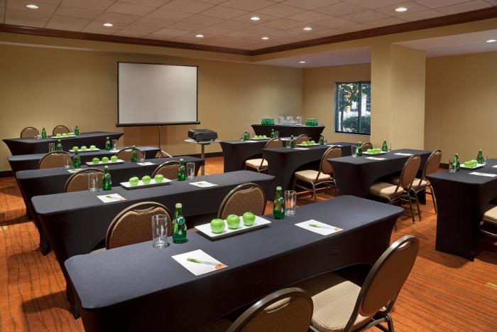 courtyard by marriott toronto airport