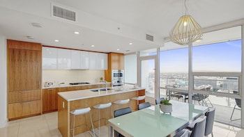 level los angeles downtown south olive