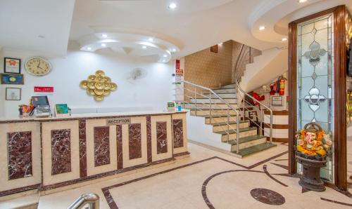 hotel paras international