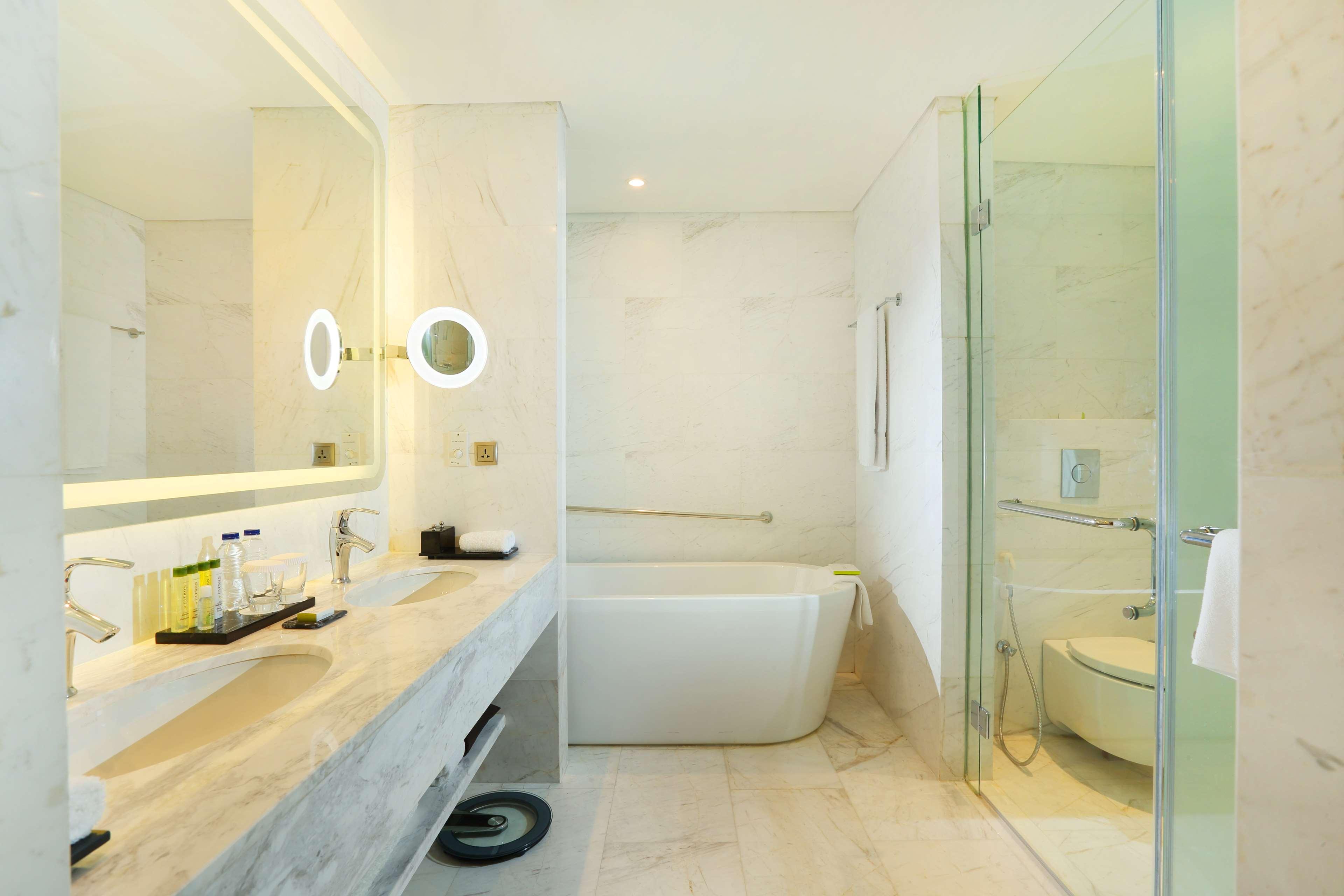 doubletree by hilton jakarta diponegoro