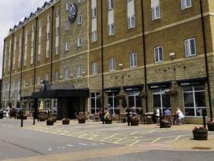 village hotel hull