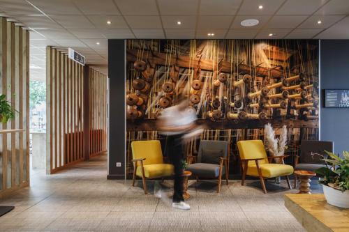 ibis lyon carre de soie hotel