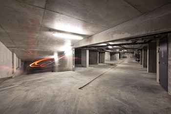 ibis lyon carre de soie hotel