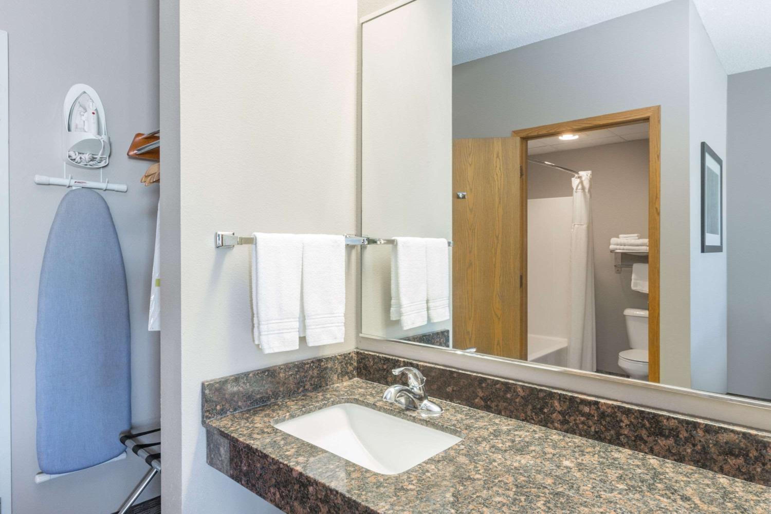holiday inn express and suites kingsville by ihg
