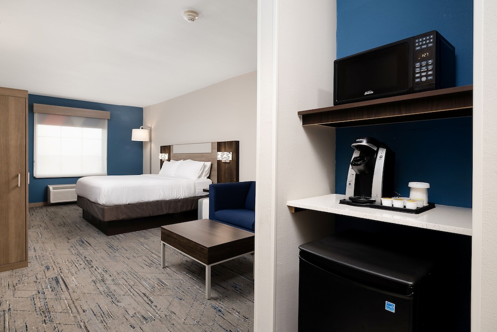 holiday inn express and suites kingsville by ihg
