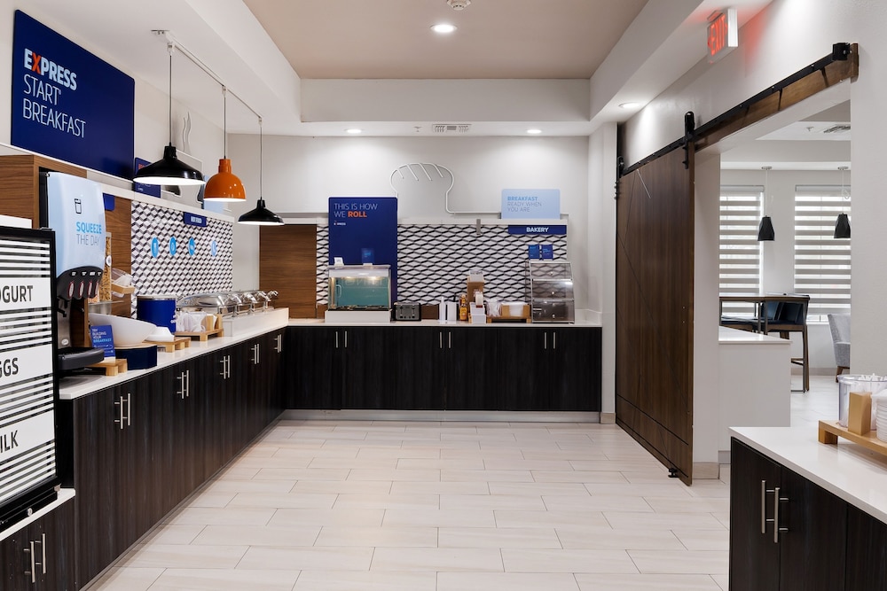 holiday inn express and suites kingsville by ihg