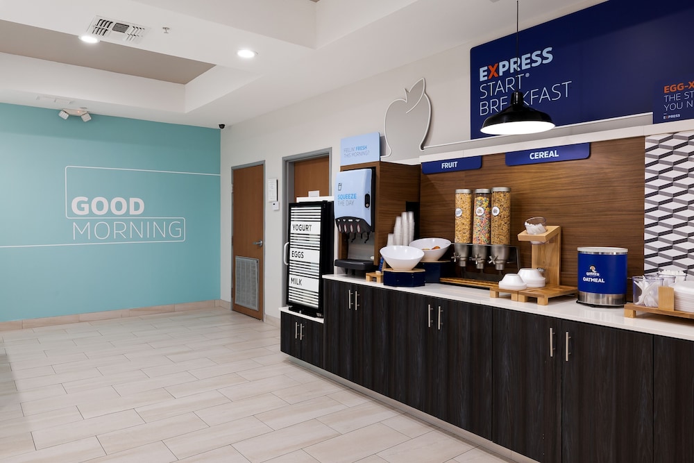 holiday inn express and suites kingsville by ihg