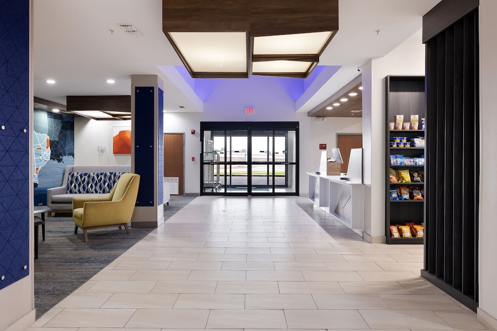 holiday inn express and suites kingsville by ihg