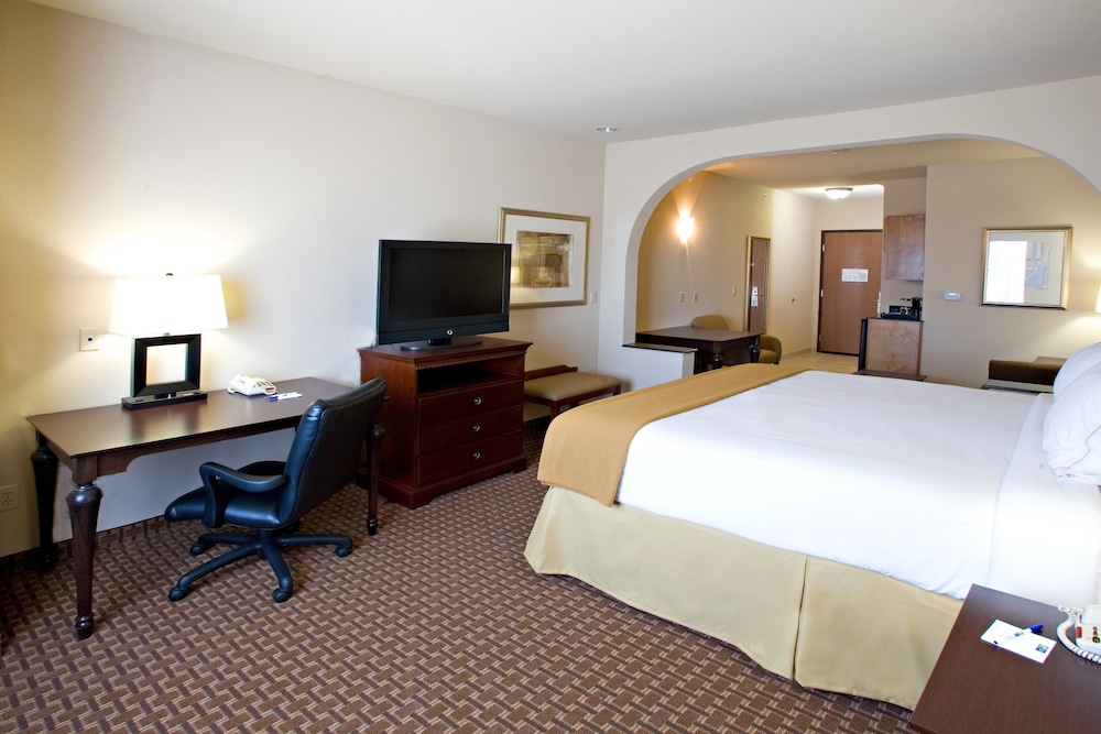 holiday inn express and suites kingsville by ihg