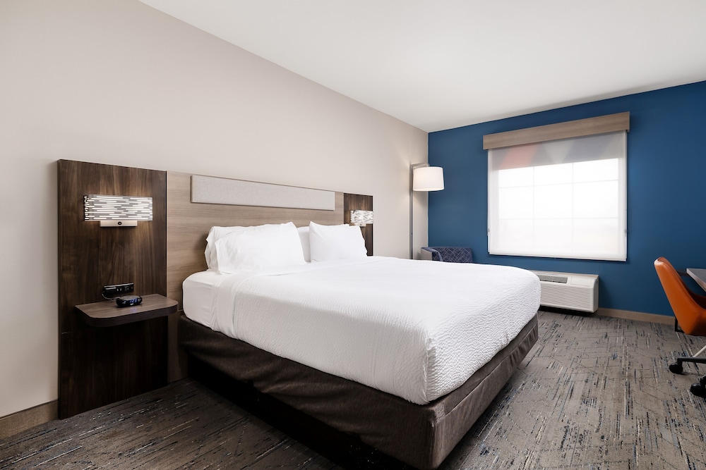 holiday inn express and suites kingsville by ihg