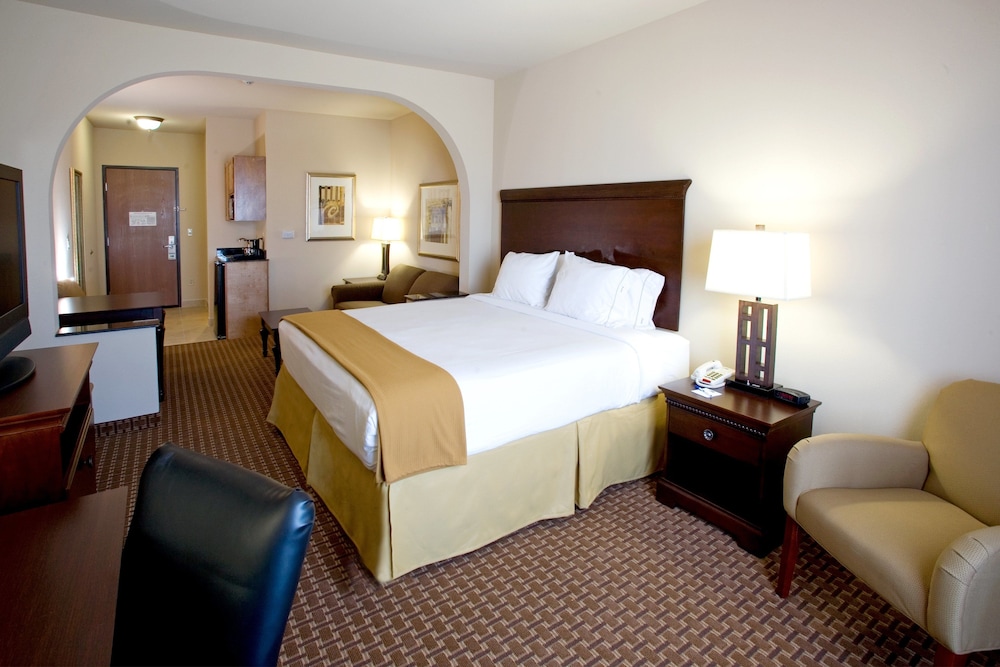 holiday inn express and suites kingsville by ihg