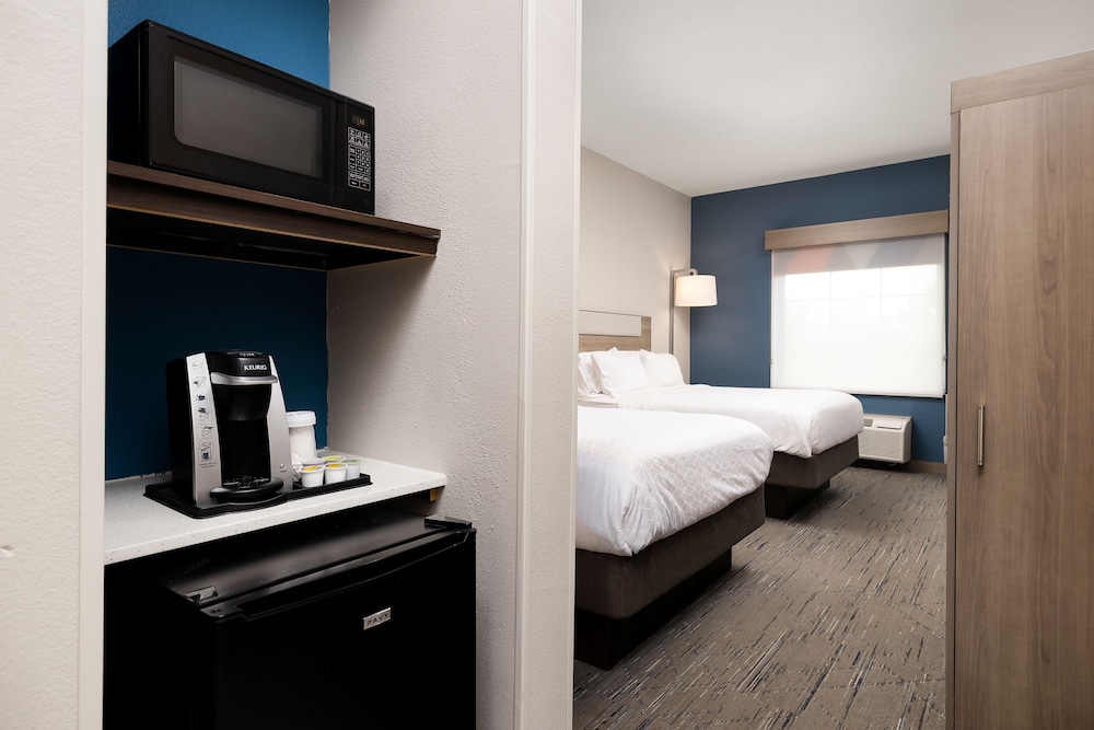 holiday inn express and suites kingsville by ihg