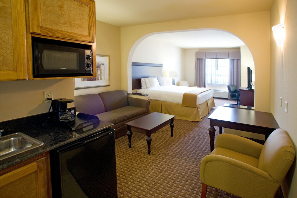 holiday inn express and suites kingsville by ihg