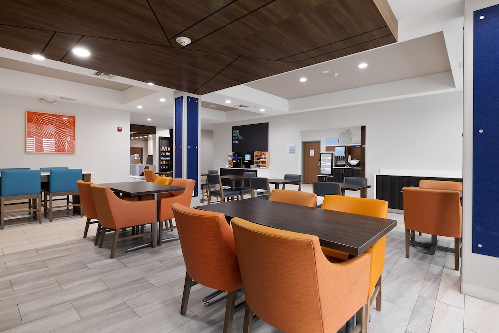 holiday inn express and suites kingsville by ihg