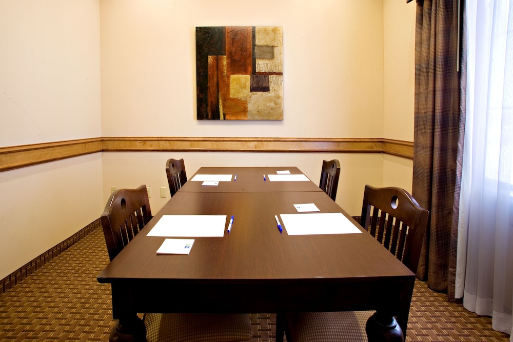 holiday inn express and suites kingsville by ihg