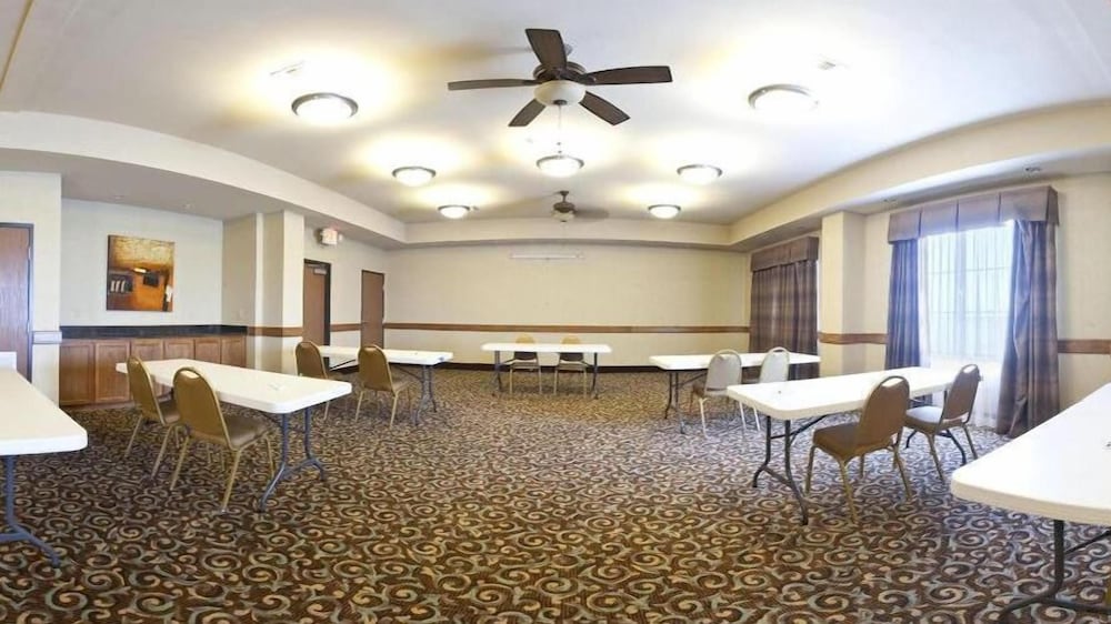 holiday inn express and suites kingsville by ihg
